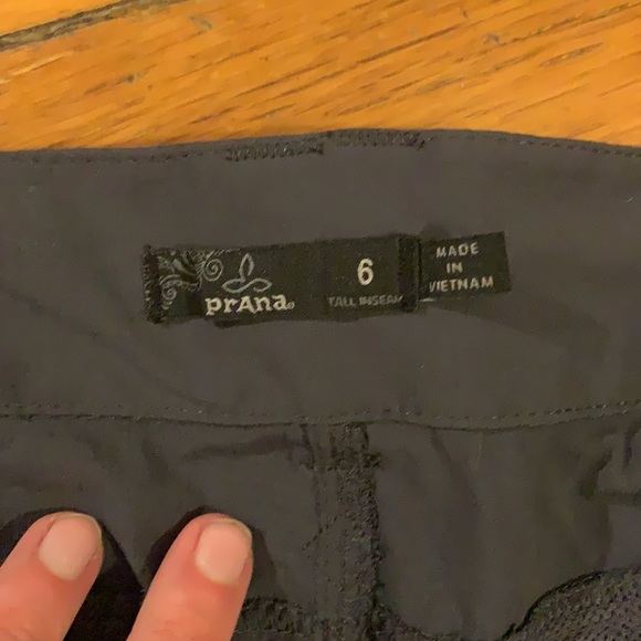 Prana zip-off pants size 6. - Picture 2 of 3